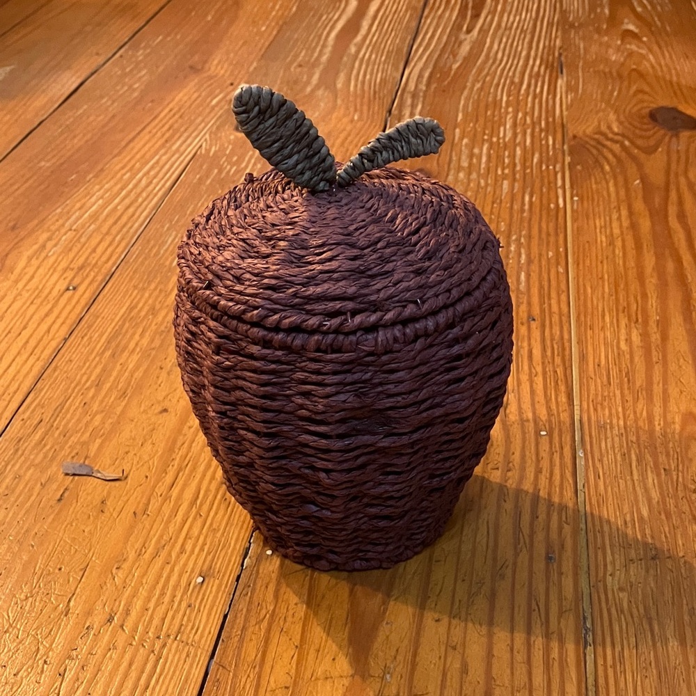 Woven aubergine Apple Basket